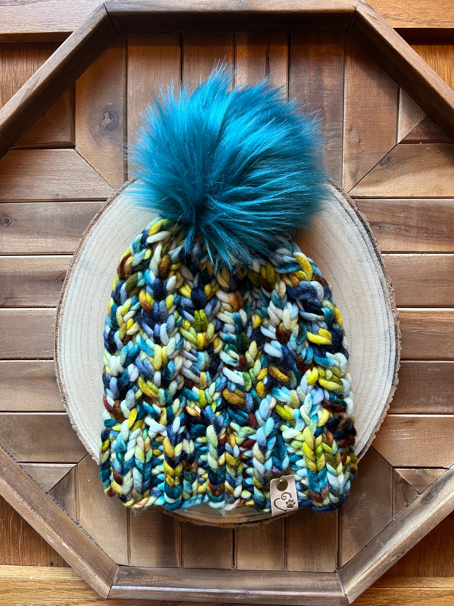 Merino wool hat w/removable faux fur pom