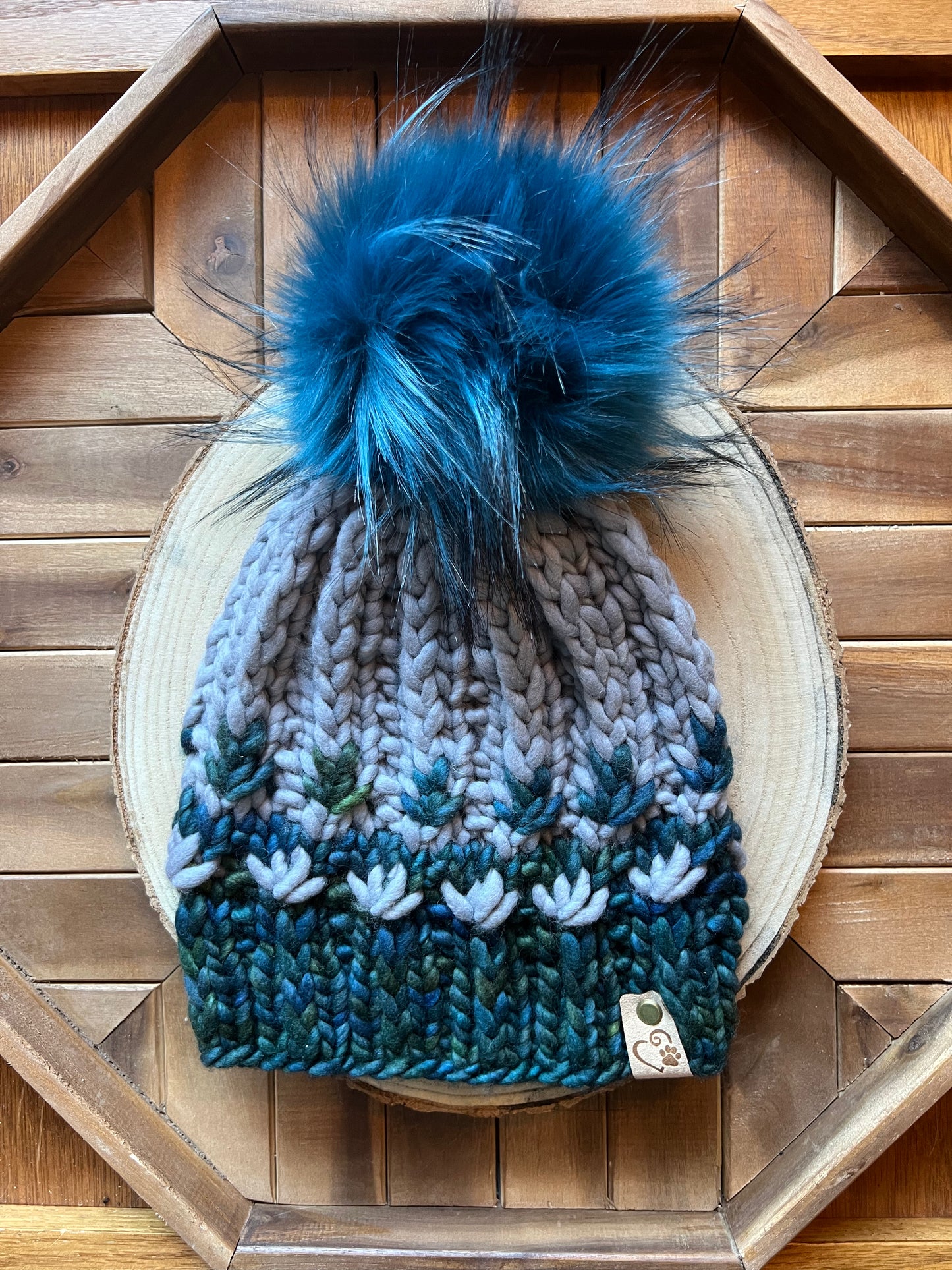 Merino wool hat w/removable faux fur pom